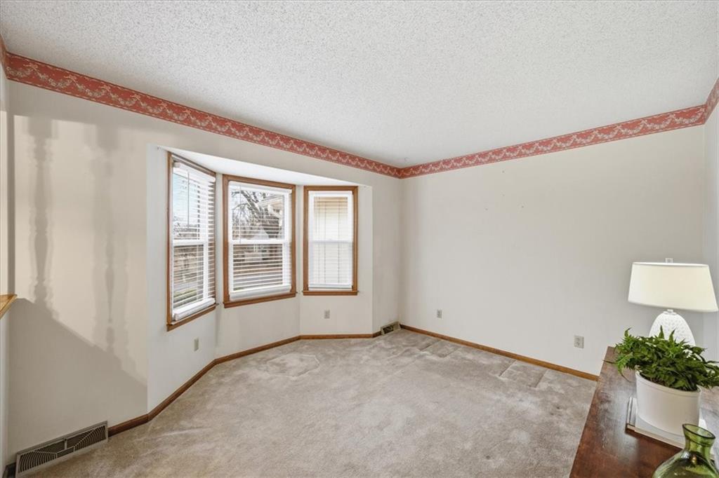 5628 Earnshaw Street