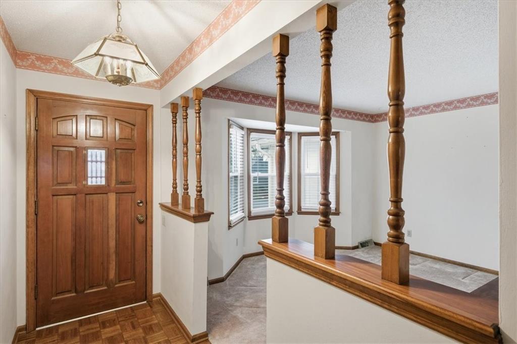 5628 Earnshaw Street