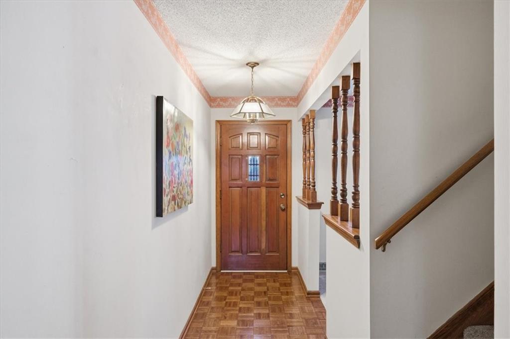 5628 Earnshaw Street