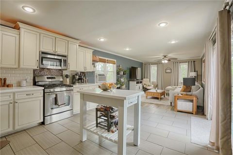 Photo of 705 W 91st Street, Kansas City, MO 64114 (MLS # 2614059)