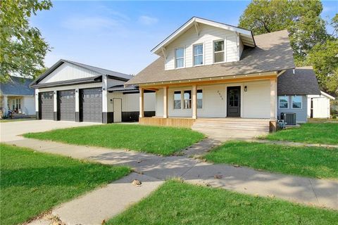 Photo of 2505 Washington Avenue, Parsons, KS 67357 (MLS # 2581336)