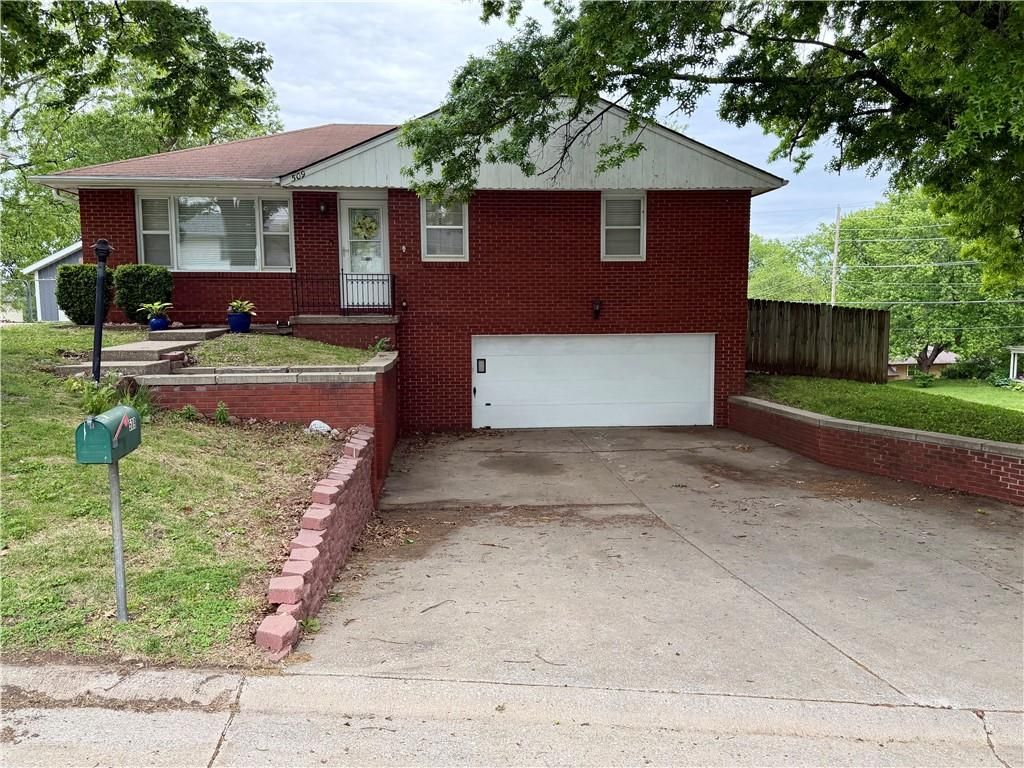 Photo of 509 Payne Terrace, St Joseph, MO 64506 (MLS # 2618506)