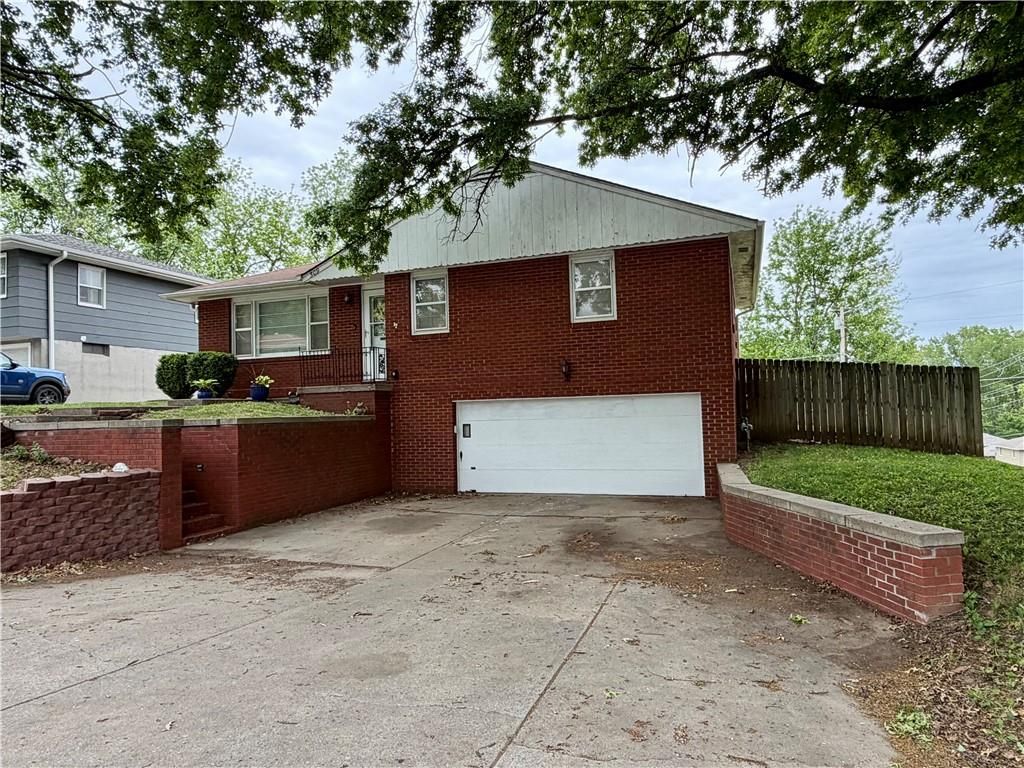 Photo of 509 Payne Terrace, St Joseph, MO 64506 (MLS # 2618506)