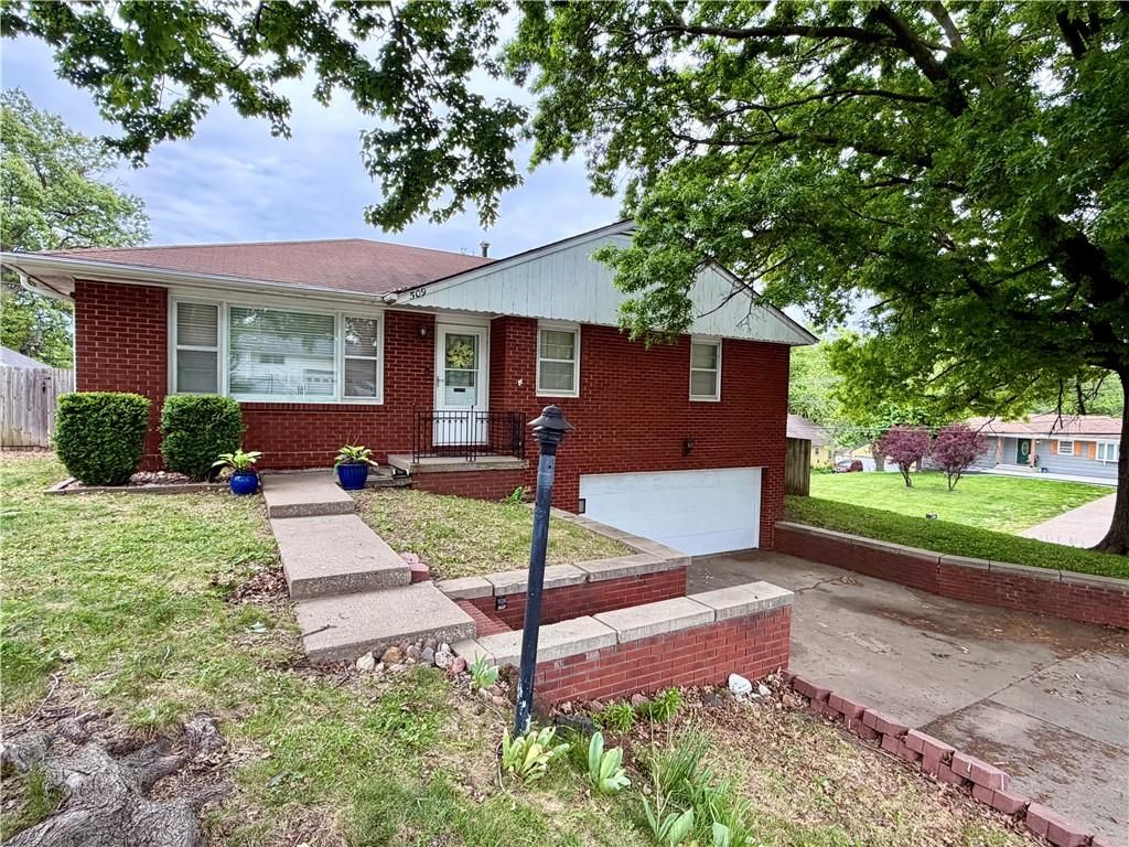 Photo of 509 Payne Terrace, St Joseph, MO 64506 (MLS # 2618506)