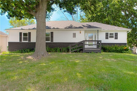 Photo of 1725 S Kiowa Drive, Olathe, KS 66062 (MLS # 2637069)