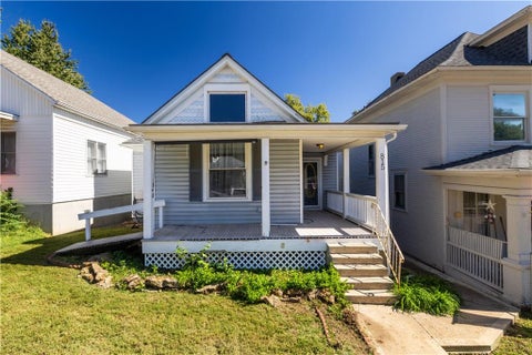 Photo of 815 S 16th Street, St Joseph, MO 64501 (MLS # 2645429)