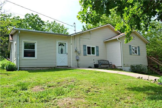 Photo 1 of 21 — 6210 OAK GROVE Road, Kansas City, KS 66106