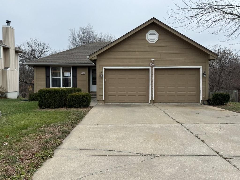 Photo of 2200 NW Harbor Place, Blue Springs, MO 64015 (MLS # 2592084)