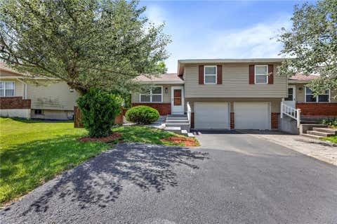 Photo of 921 N Jan-Mar Drive, Olathe, KS 66061 (MLS # 2630583)