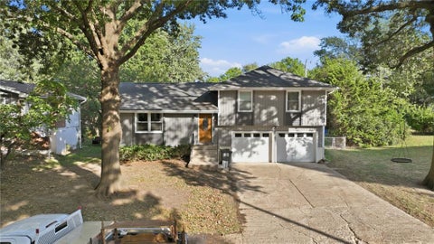 Photo of 1305 Madison Street, Lees Summit, MO 64081 (MLS # 2647334)