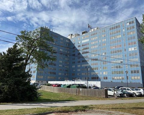 Photo of 333 W Meyer Boulevard #305, Kansas City, MO 64113 (MLS # 2612878)