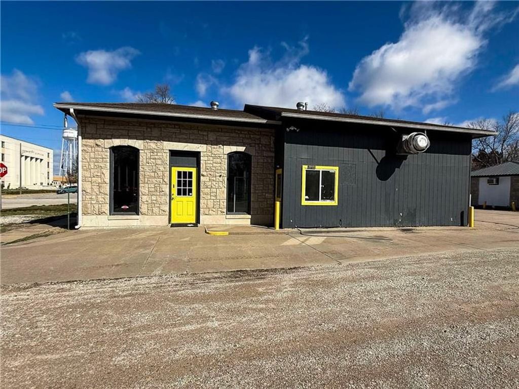 Photo of 622 6th Street, Oswego, KS 67356 (MLS # 2596893)