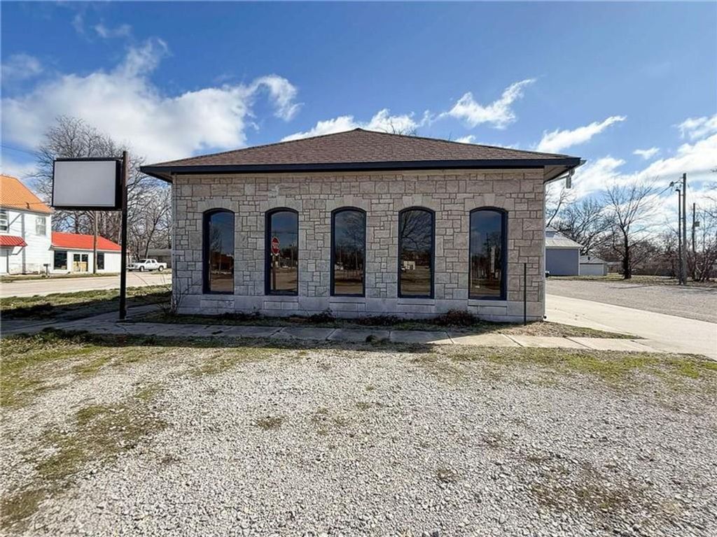 Photo of 622 6th Street, Oswego, KS 67356 (MLS # 2596893)