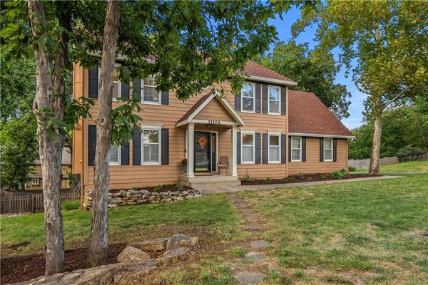 11104 W 109TH TER, OVERLAND PARK, KS 66210 - Image b4cee0800680e4e3edb7a7b79443e12f/3284640095