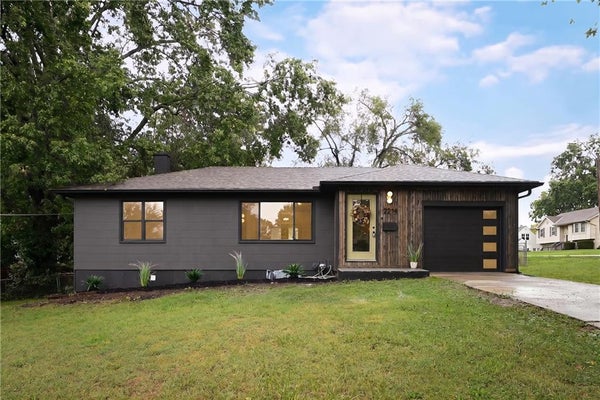 2214 NE 37TH TER, KANSAS CITY, MO 64116 - Image b4d40acc2ec3dcdda3a9e19d53ca722d/3495745982
