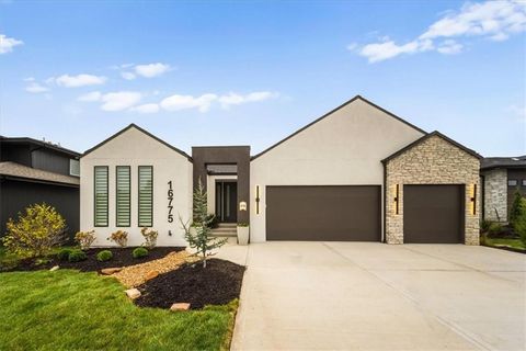 Photo of 16775 S Fellows Street, Olathe, KS 66062 (MLS # 2581626)