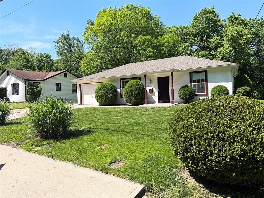 Photo of 1024 E Gudgell Avenue, Independence, MO 64055 (MLS # 2618570)