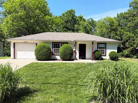 Photo of 1024 E Gudgell Avenue, Independence, MO 64055 (MLS # 2618570)