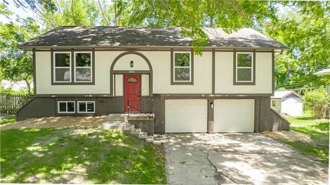 804 NW North Summit Circle Blue Springs MO 64015