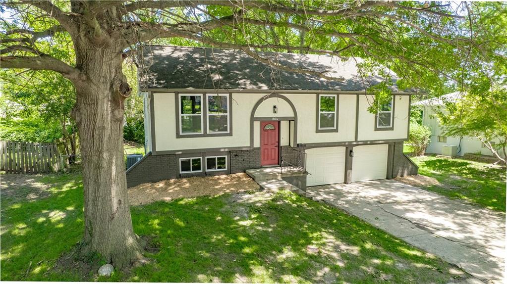 804 NW North Summit Circle