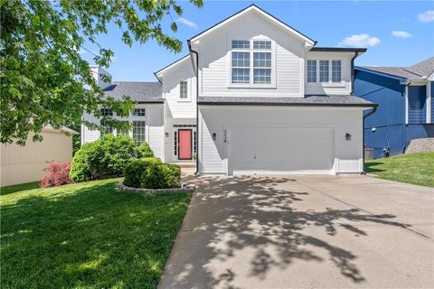Photo of 1114 Crimson Lane, Liberty, MO 64068 (MLS # 2619573)