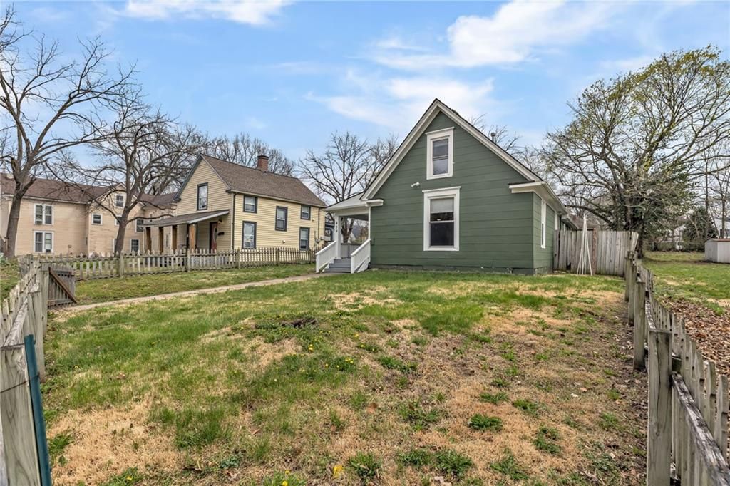 Photo of 439 Ford Street, Liberty, MO 64068 (MLS # 2613620)