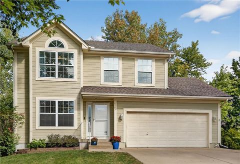 Photo of 4104 NE 79th Street, Kansas City, MO 64119 (MLS # 2579617)