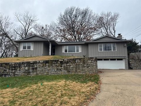610 NW North Shore Drive, Lake Waukomis, MO 64151 - #: 2575290