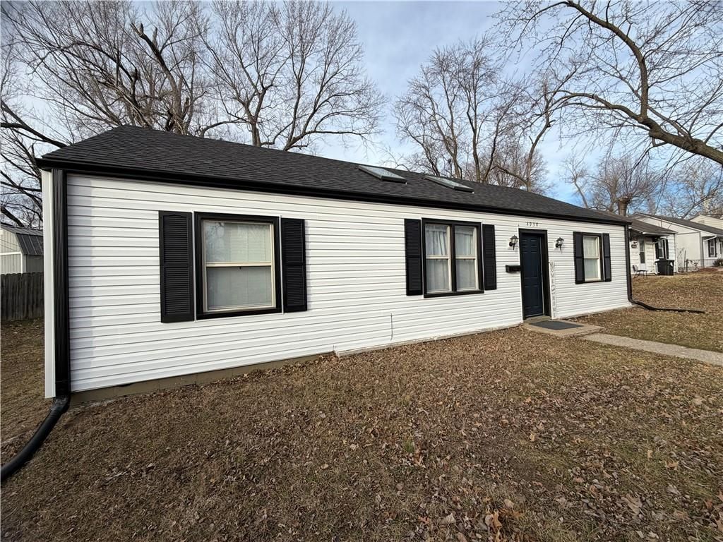 Photo of 4930 NATOMA Drive, Kansas City, KS 66106 (MLS # 2596712)