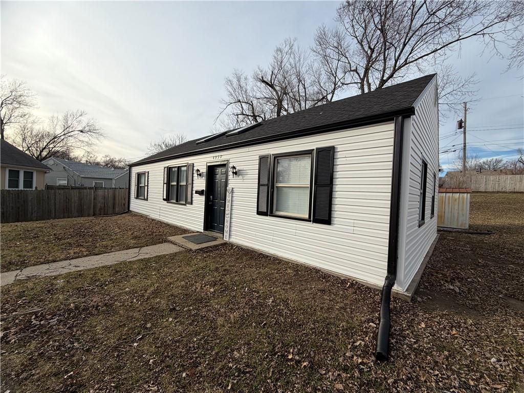 Photo of 4930 NATOMA Drive, Kansas City, KS 66106 (MLS # 2596712)