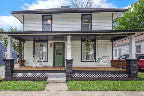 Photo of 922 5th Street, Osawatomie, KS 66064 (MLS # 2627326)