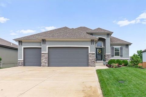 Photo of 25404 W 146 Street, Olathe, KS 66061 (MLS # 2620810)