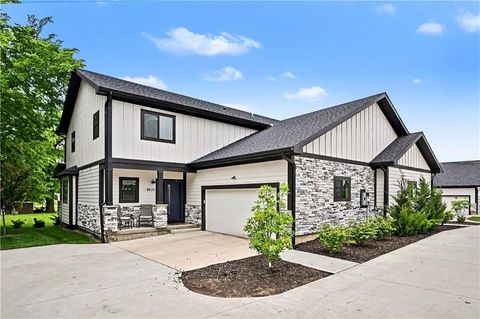 Photo of 8820 Cortez Street, Overland Park, KS 66212 (MLS # 2618392)