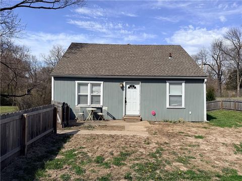 1400 E Hayward Avenue, Independence, MO 64050 - #: 2609991