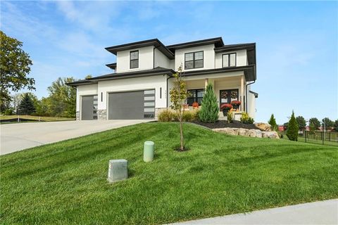 Photo of 2613 NE Amanda Lane, Blue Springs, MO 64029 (MLS # 2581498)