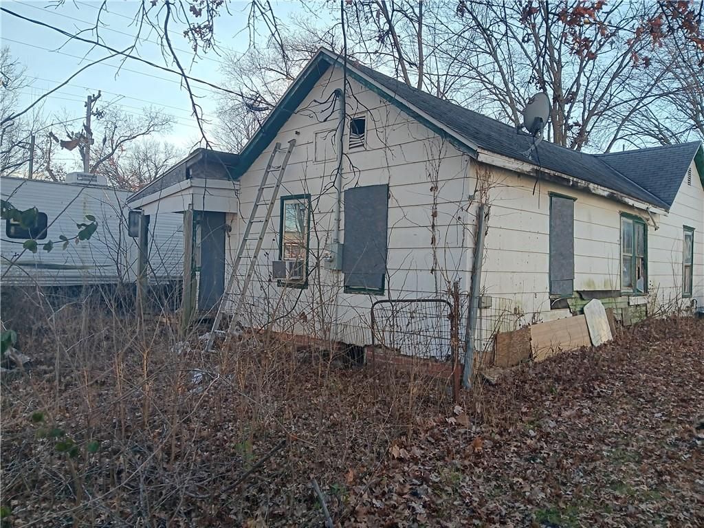 Photo of 210 S 5th Street, Deepwater, MO 64740 (MLS # 2592374)