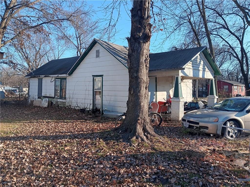 Photo of 210 S 5th Street, Deepwater, MO 64740 (MLS # 2592374)