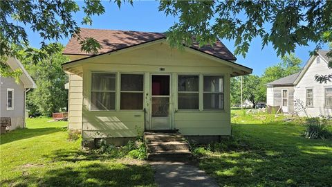 Photo of 419 E 5th Street, Cameron, MO 64429 (MLS # 2628061)