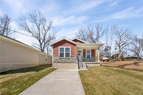 Photo of 2720 N 21st Place, Kansas City, KS 66104 (MLS # 2605512)