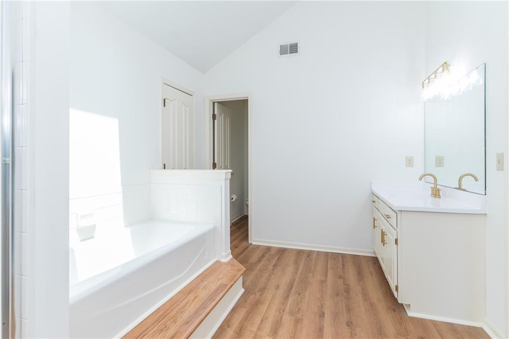 Olathe, Kansas 66062, United States, 4 Bedrooms Bedrooms, ,3 BathroomsBathrooms,Residential,Active,160829