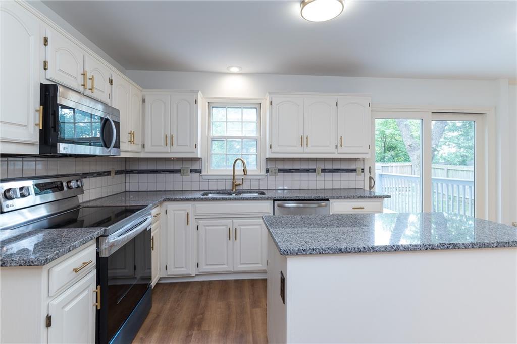 Olathe, Kansas 66062, United States, 4 Bedrooms Bedrooms, ,3 BathroomsBathrooms,Residential,Active,160829