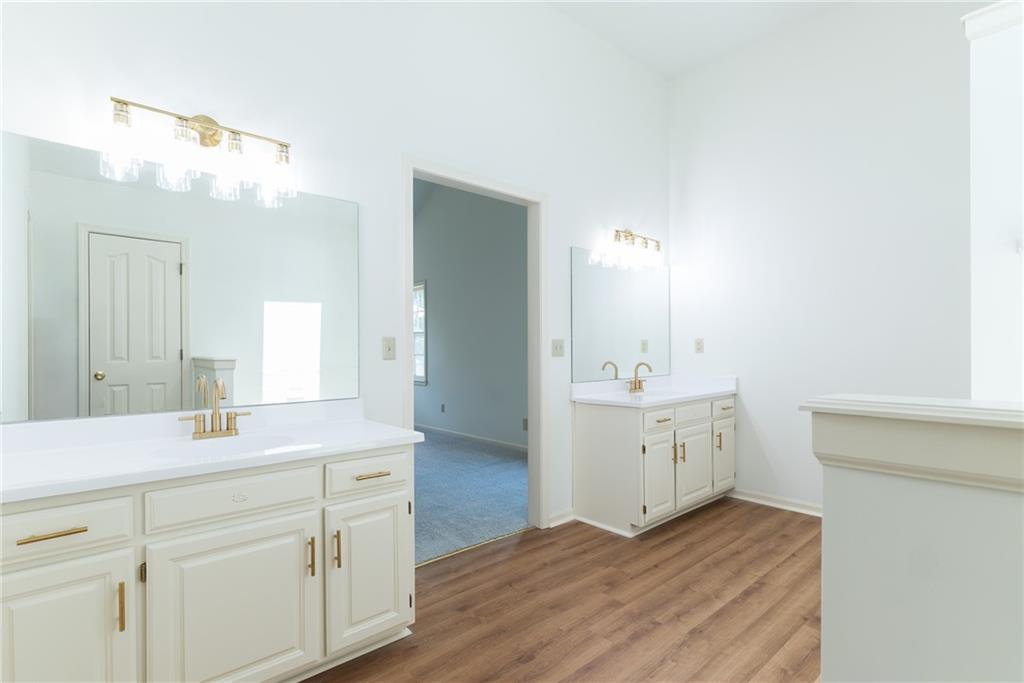 Olathe, Kansas 66062, United States, 4 Bedrooms Bedrooms, ,3 BathroomsBathrooms,Residential,Active,160829