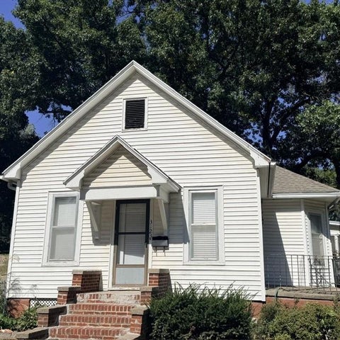 Photo of 3123 Gene Field Road, St Joseph, MO 64506 (MLS # 2646730)