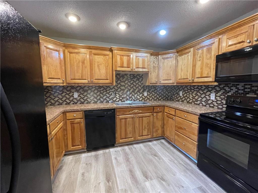 18904 E Arrowhead Drive