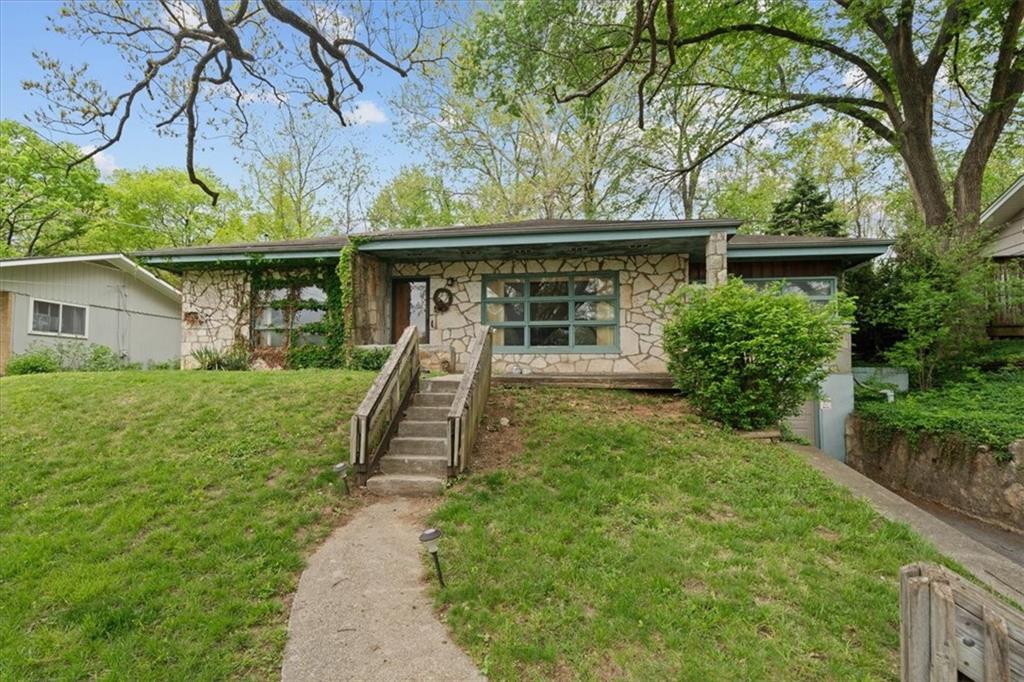 980 NW South Shore Drive