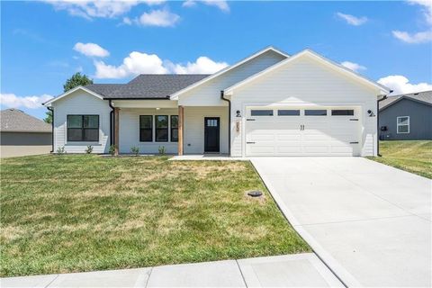 404 NE Ash Street, Oak Grove, MO 64075 - #: 2546868