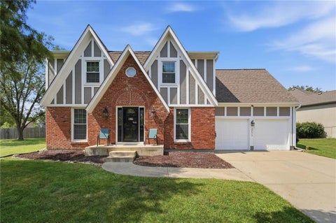 Photo of 10612 Bluejacket Street, Overland Park, KS 66212 (MLS # 2639039)