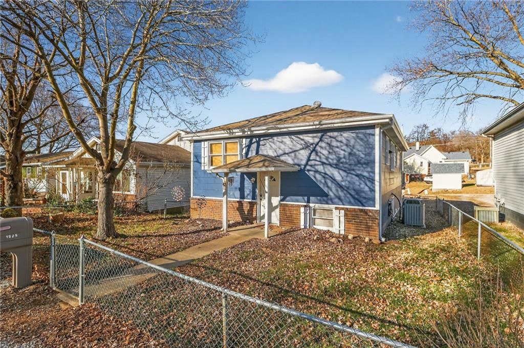 Photo of 1525 4th Avenue, St Joseph, MO 64505 (MLS # 2592142)