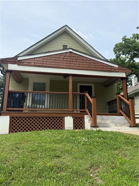 Photo of 5508 Paloma Avenue, Kansas City, MO 64128 (MLS # 2640769)