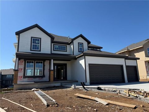 Photo of 19799 W 114th Place, Olathe, KS 66061 (MLS # 2594300)